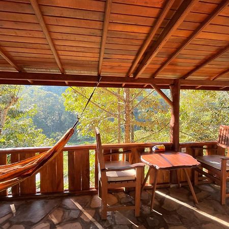 Friendly Homestay Lemukih 新加拉惹 外观 照片