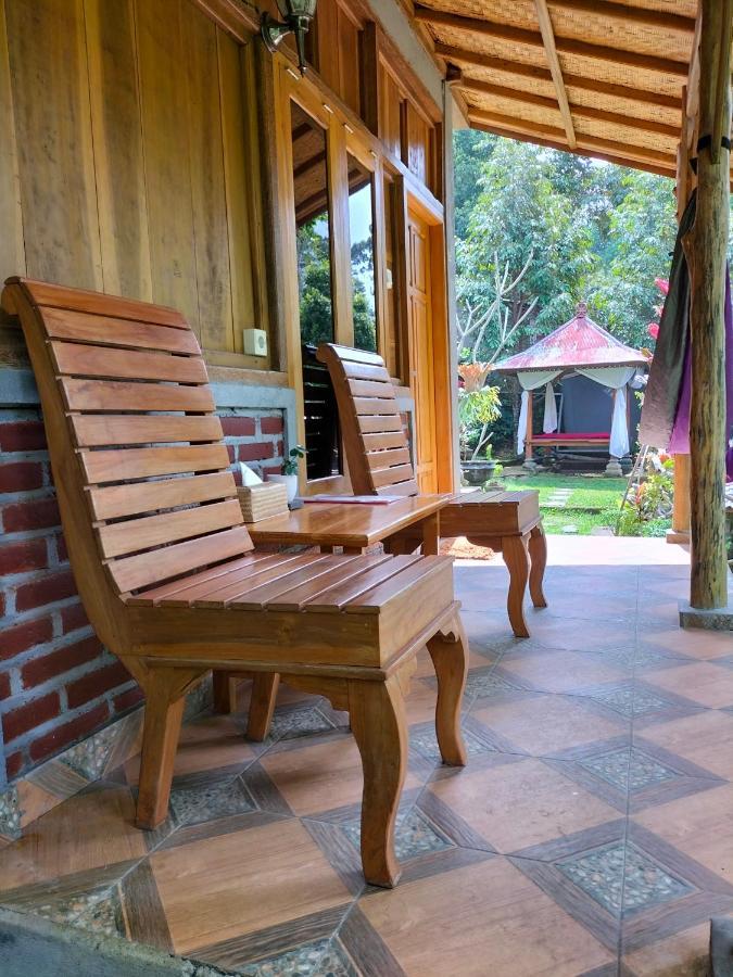 Friendly Homestay Lemukih 新加拉惹 外观 照片