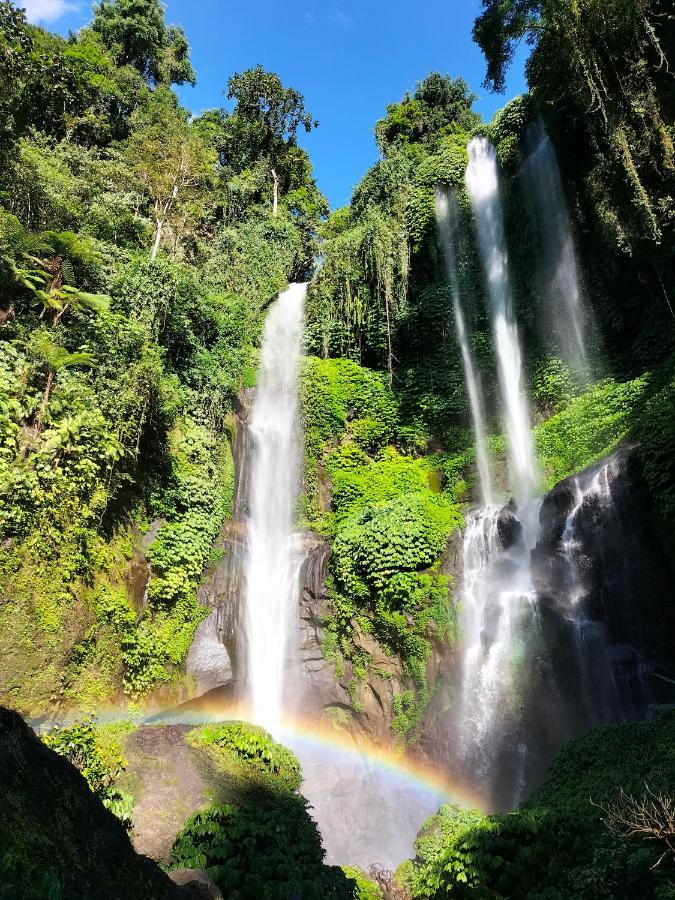 Friendly Homestay Lemukih 新加拉惹 外观 照片