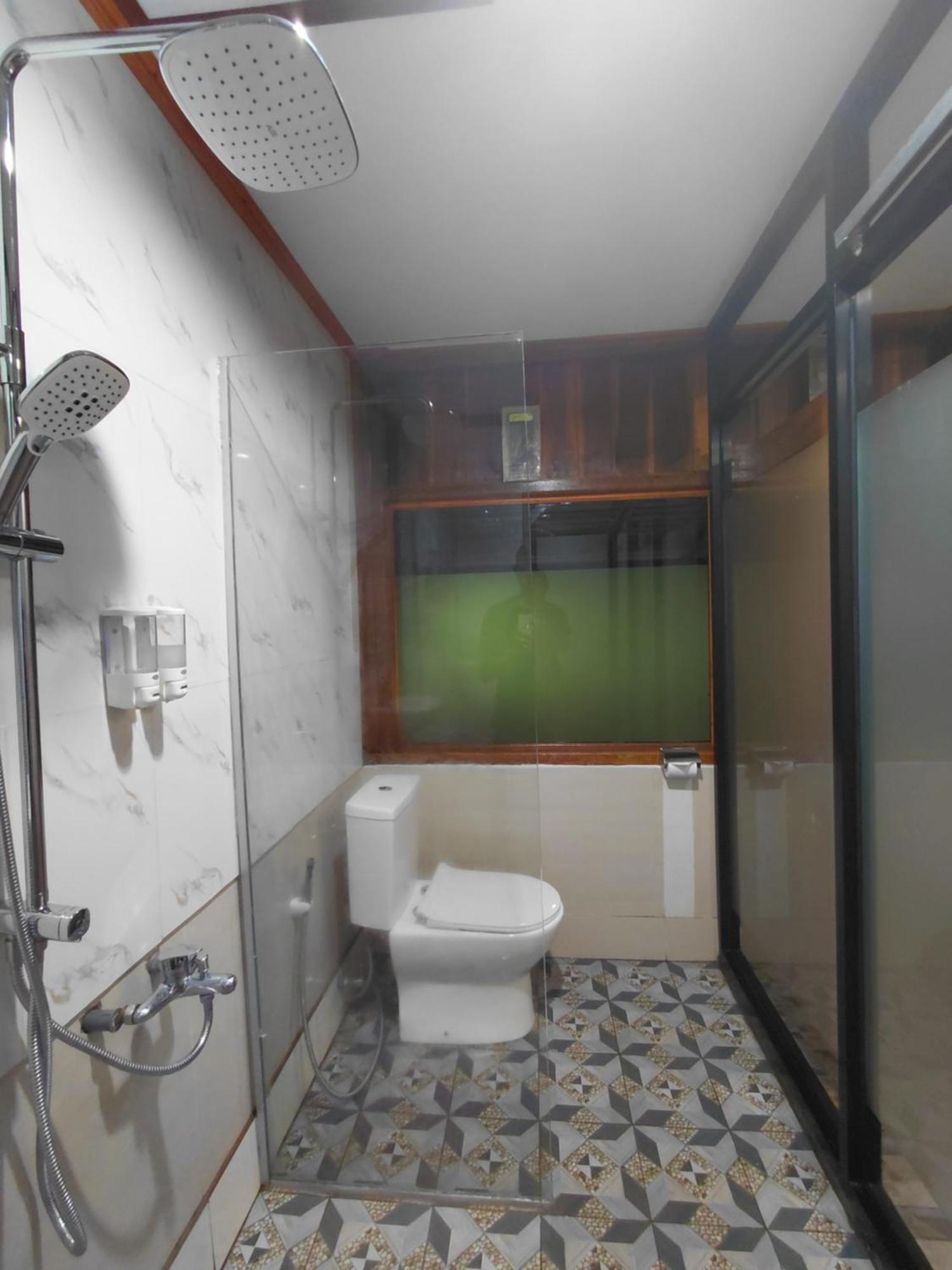 Friendly Homestay Lemukih 新加拉惹 外观 照片
