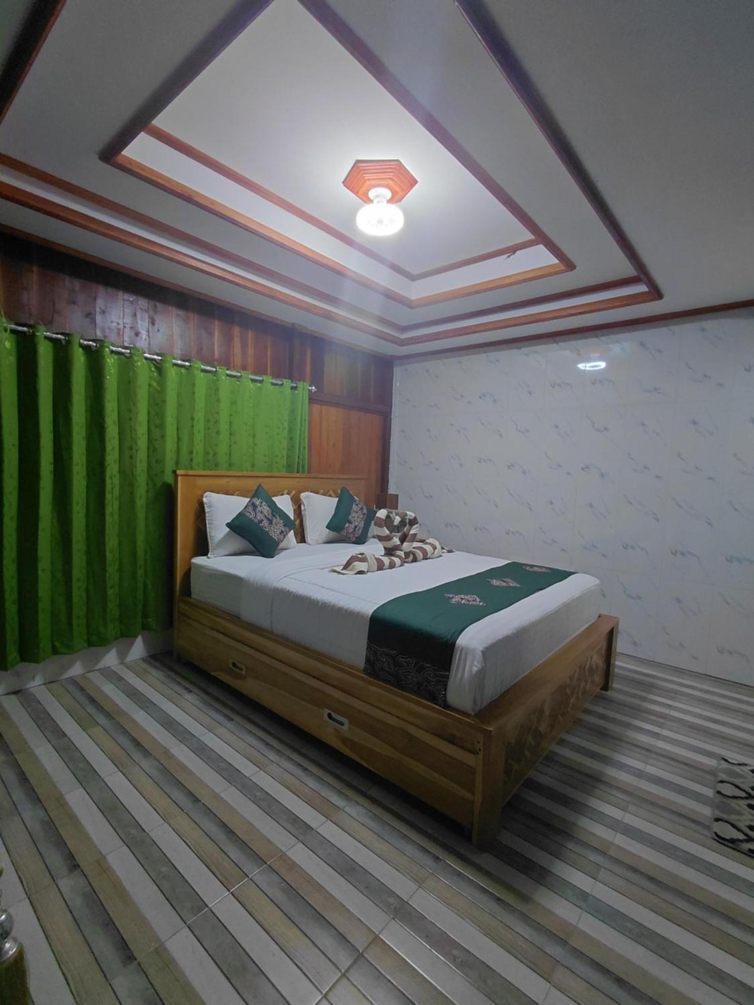 Friendly Homestay Lemukih 新加拉惹 外观 照片