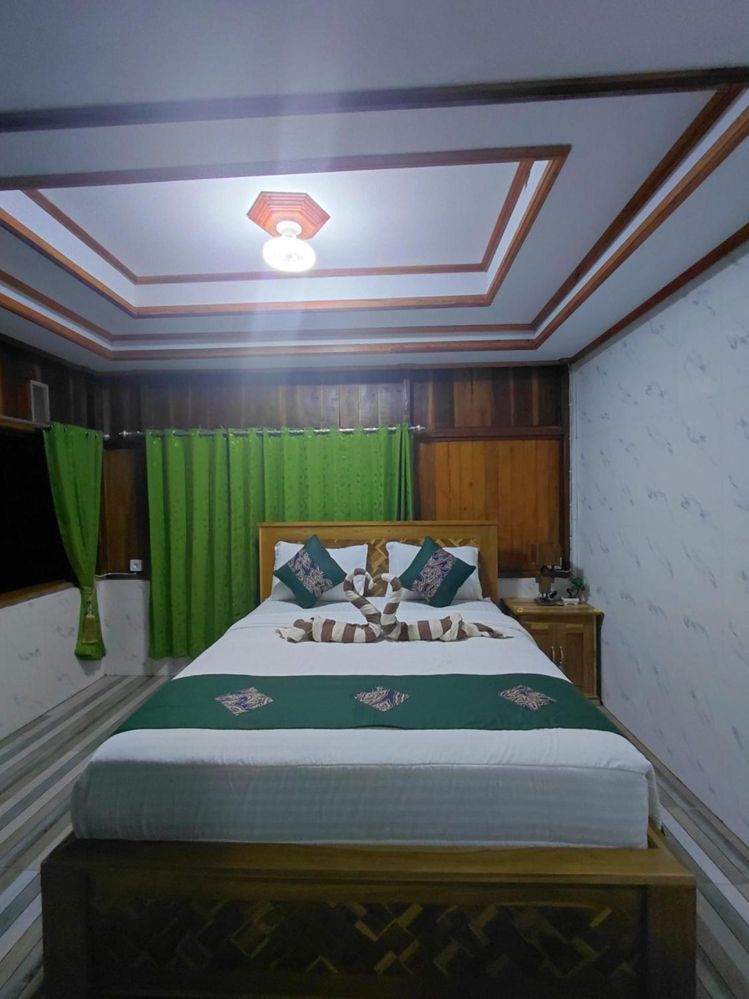 Friendly Homestay Lemukih 新加拉惹 外观 照片