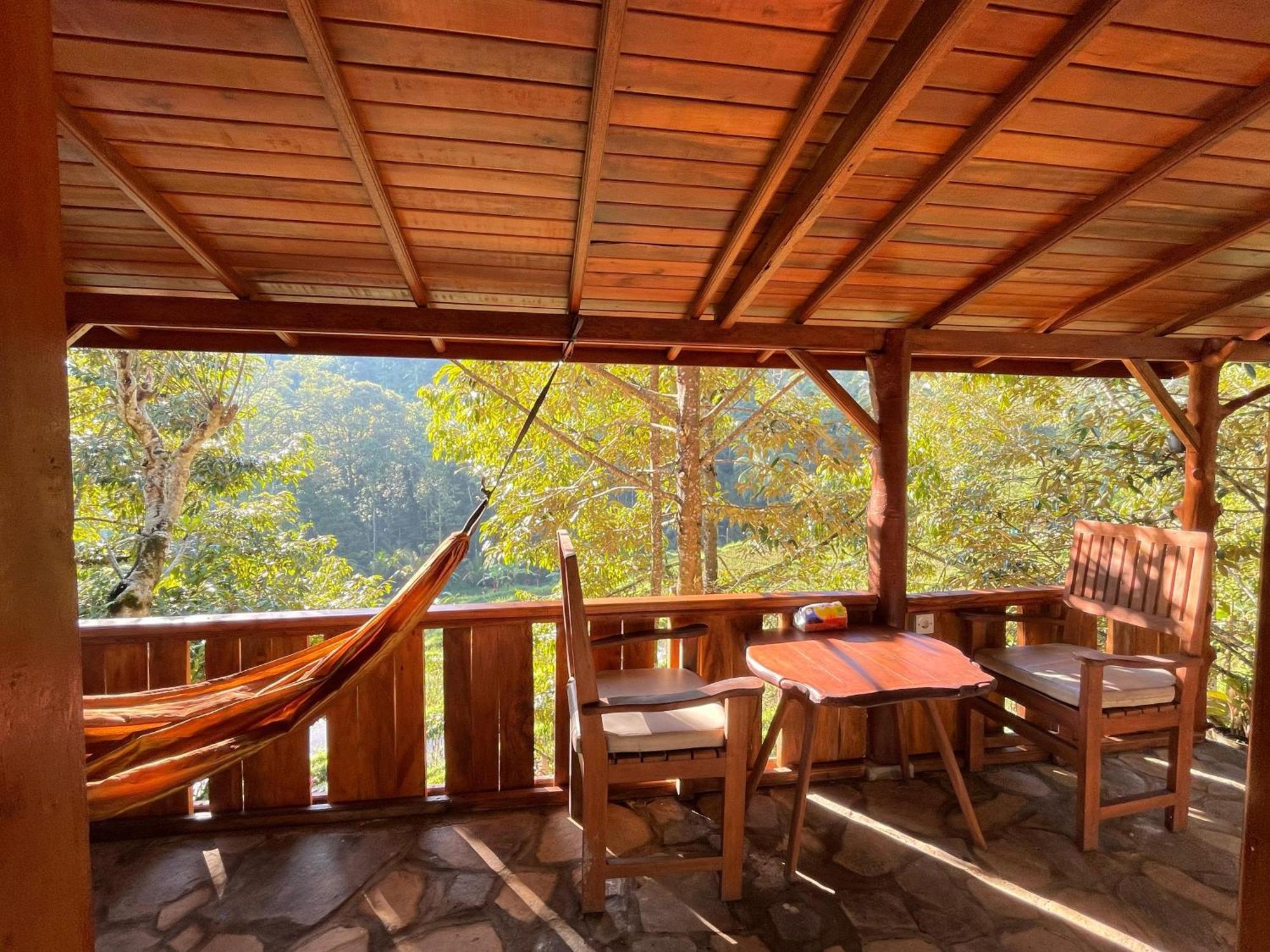 Friendly Homestay Lemukih 新加拉惹 外观 照片