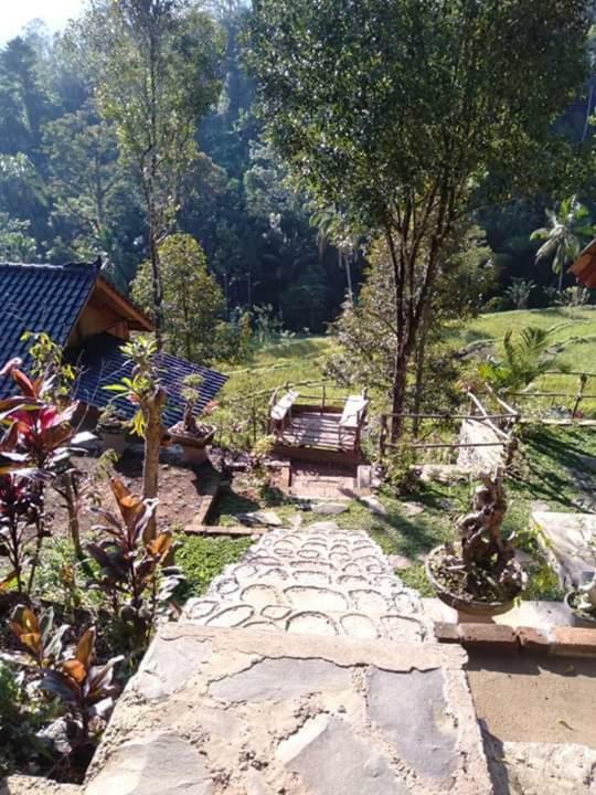 Friendly Homestay Lemukih 新加拉惹 外观 照片