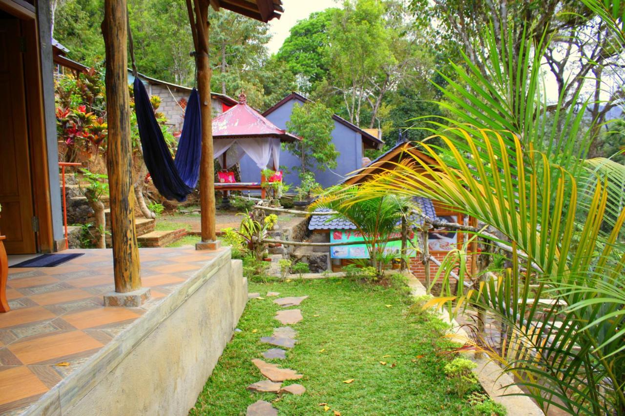 Friendly Homestay Lemukih 新加拉惹 外观 照片